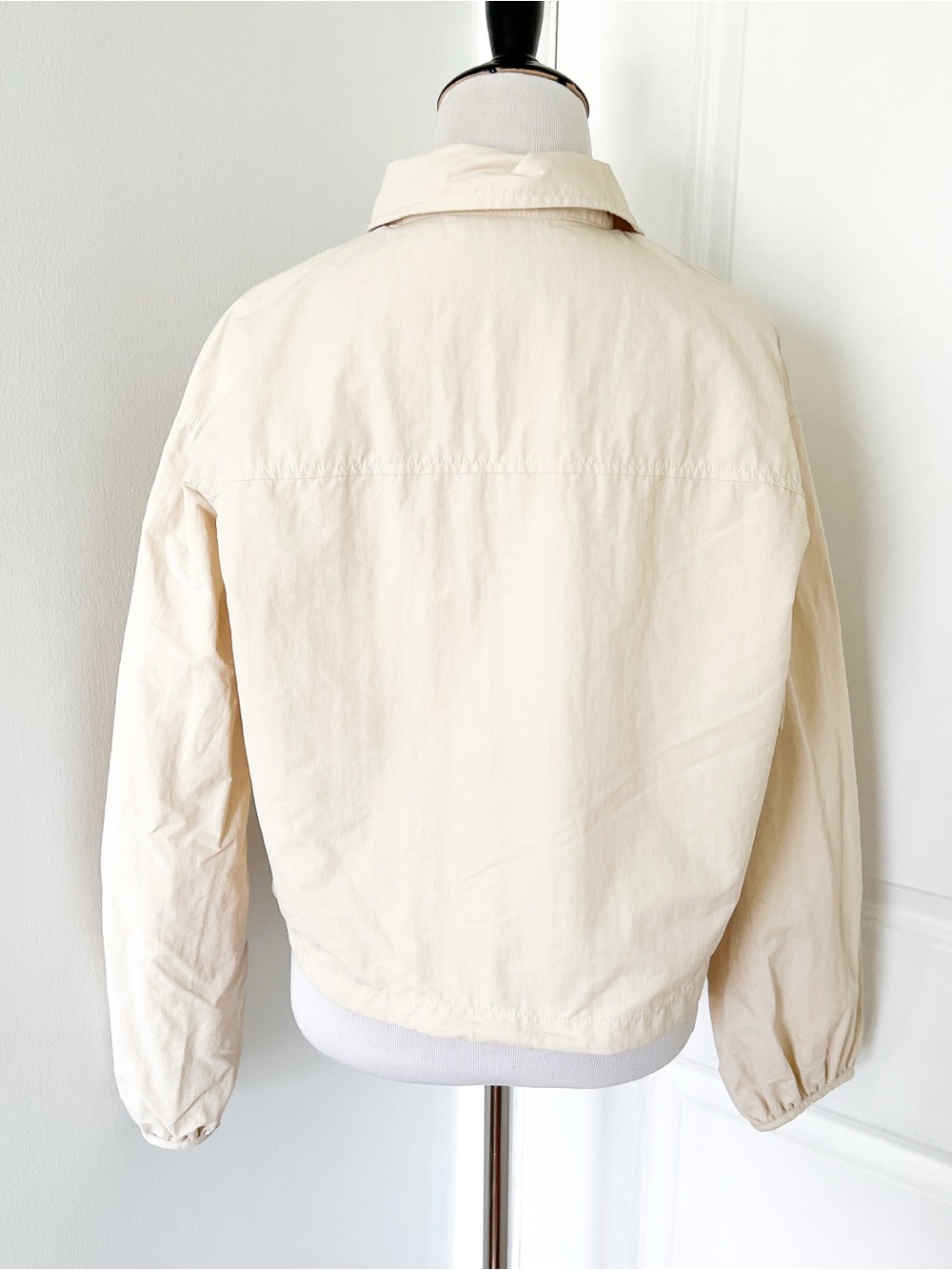 MIXXO Cropped Cream Utility Jacket with Front Pockets - Small - Picture 3 of 4